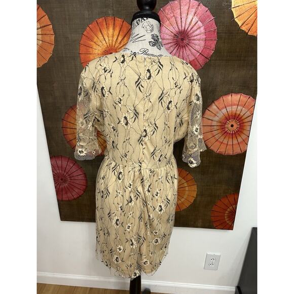 Francesca’s Floral Beige Lace Fit & Flare Dress Romantic Cottagecore Boho Sz L - Picture 3 of 5
